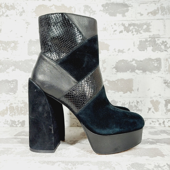 New Vince Camuto Gilisama Suede Black Platform Chunky Heel Ankle Boots M389 - Picture 4 of 12